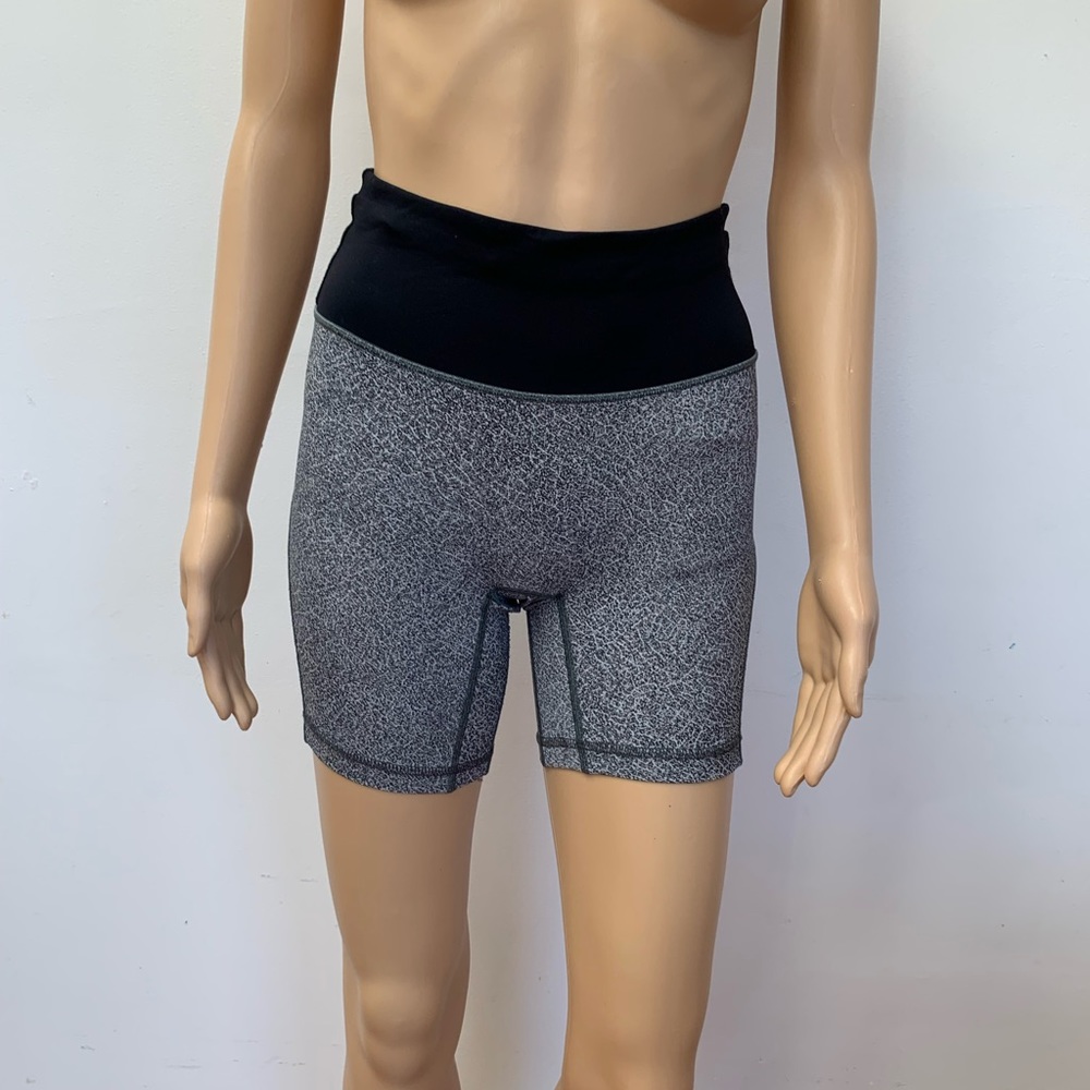 Lululemon Run The Day Crop Fractal Dark Starlight Black HEMMED to shorts 4